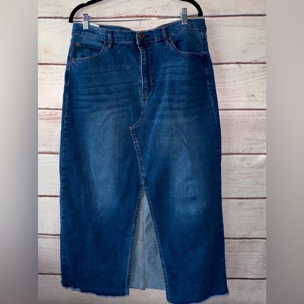 Nicole Miller New York Distressed Hem Denim Skirt | Size 12 (Runs Roomy)
Summer
